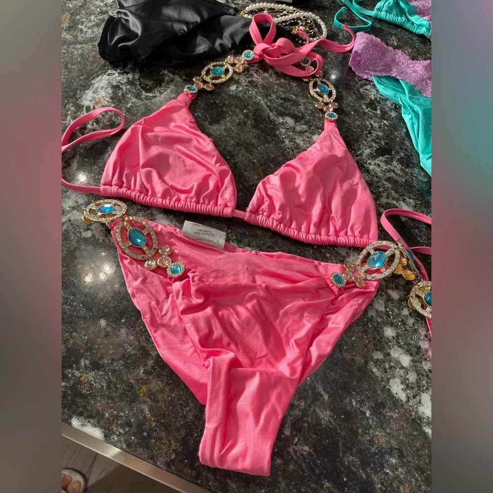 New with or without tags beach bunnies XL or L sizes have two small sets - Picture 14 of 17